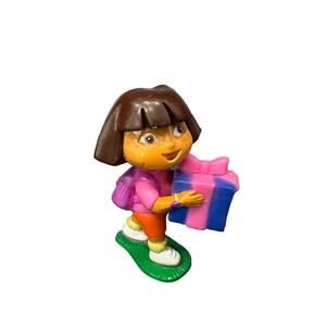 Dora The Explorer 2.5” PVC Figure With Present